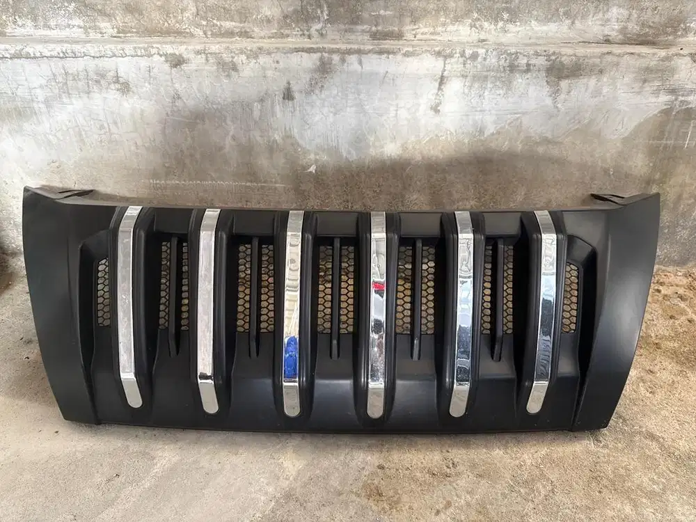 Bumper bekas Toyota Fortuner 2020