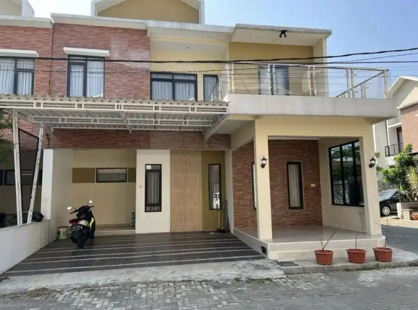 DISEWA/KONTRAKAN RUMAH PREMIUM 2 LANTAI FULL FURNITURE TAHUNAN