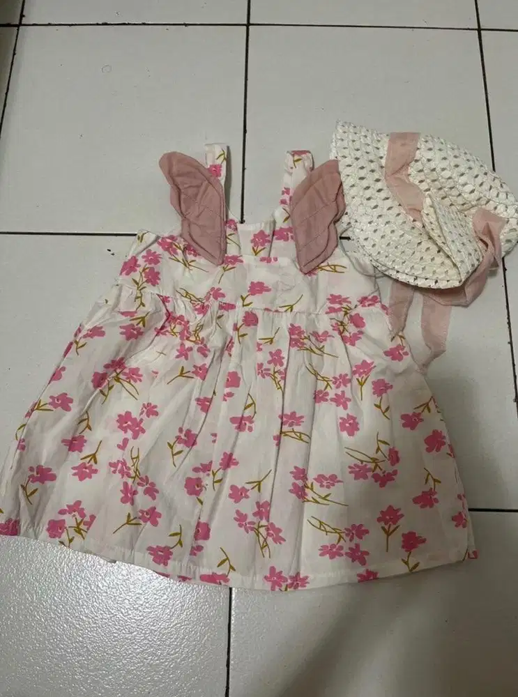 Dress bayi include Topi