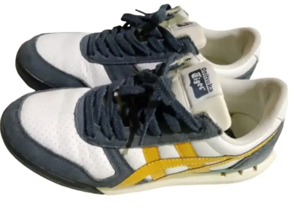 Sepatu Onitsuka Tiger size 40