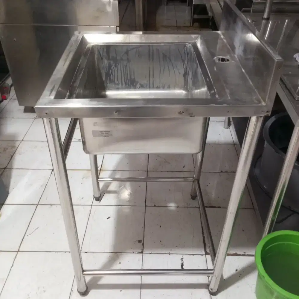 Sink 1 lubang ukuran 60x60x90 ukuran lubang 44x38x24

Harga : 2jt