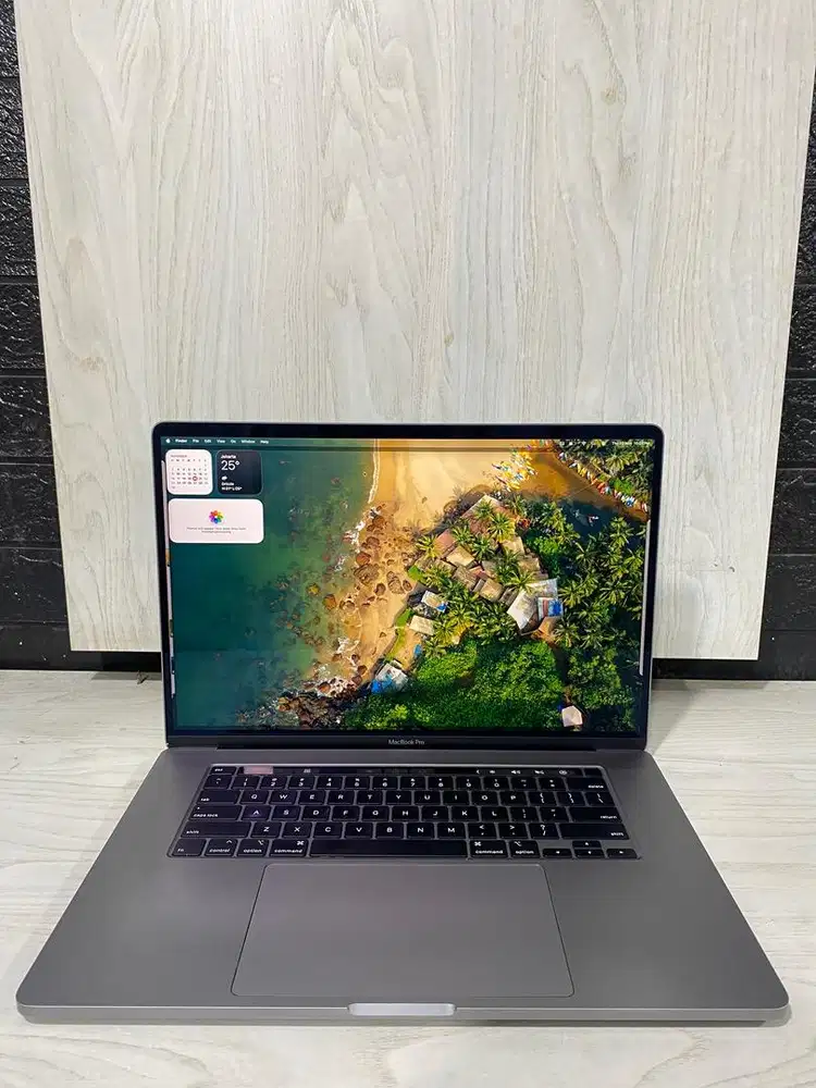 Macbook Pro 2019 intel core i7 16inc RAM 16gb SSD 512gb