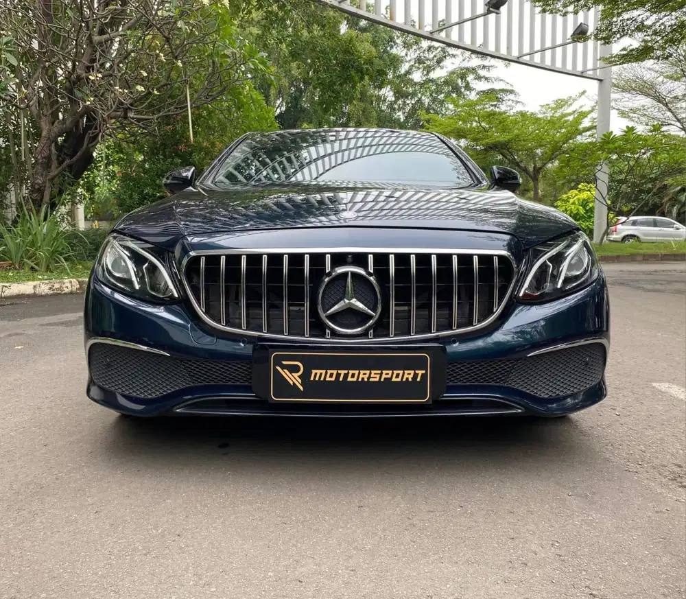 (TDP: 0) Mercedes Benz E300 Avantgarde 2017 low km mercy