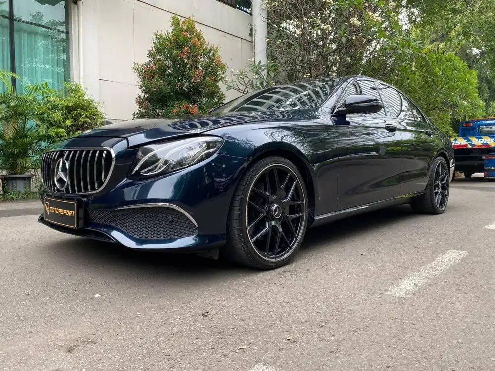 (TDP: 0) Mercedes Benz E300 Avantgarde 2017 low km mercy