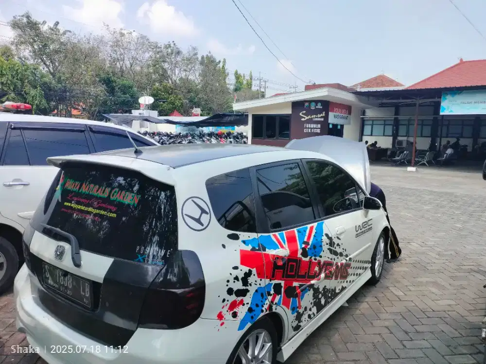 Dijual mobil honda jazz sporty th 2008