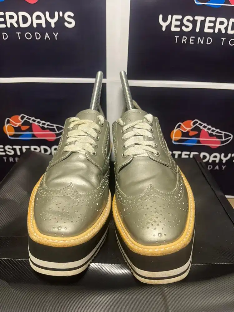 Sepatu Prada Seperti Baru