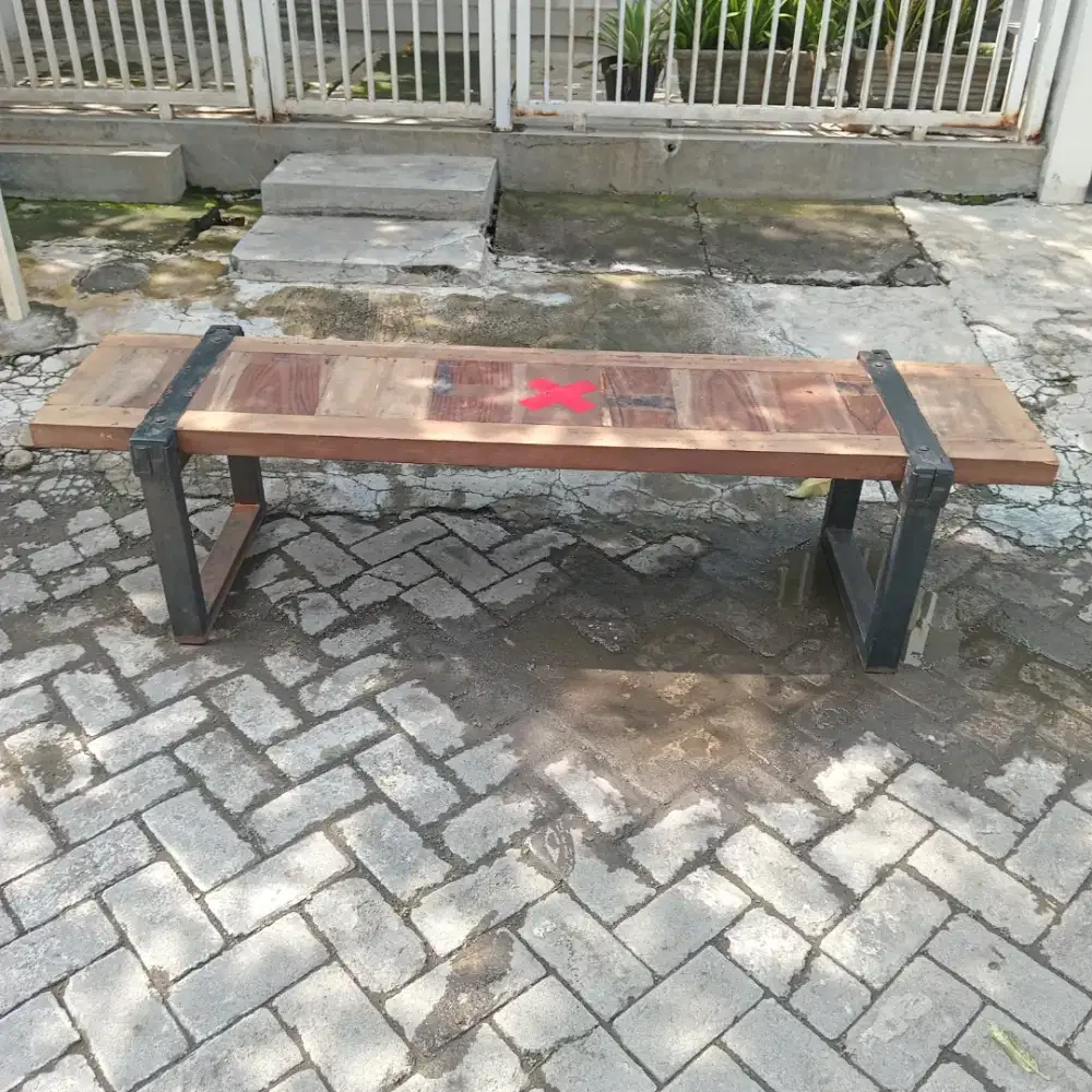 Kursi warkop rangka besi 300rb perbiji ada 2 aj