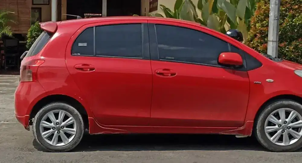 yaris e 2007 merah