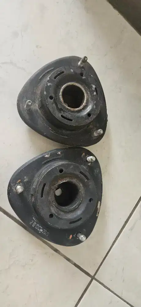 Karet support shock depan Avanza