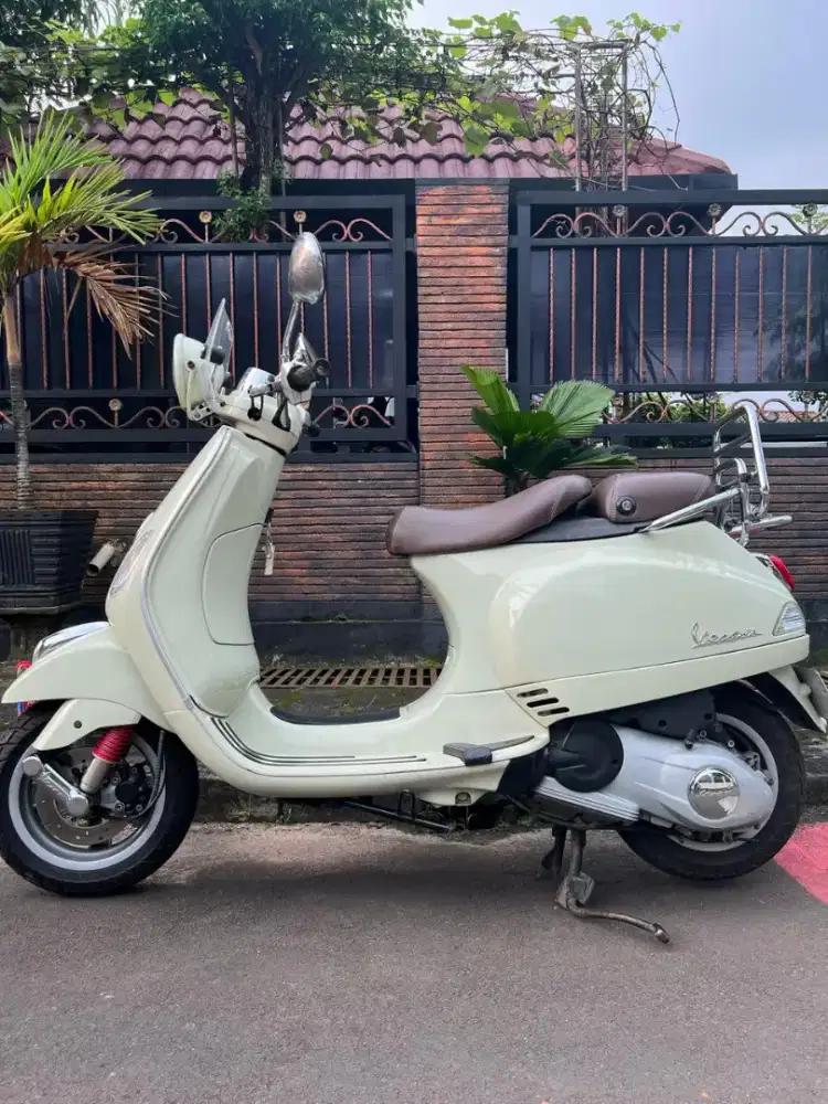 LXV 2015 Piaggio Vespa