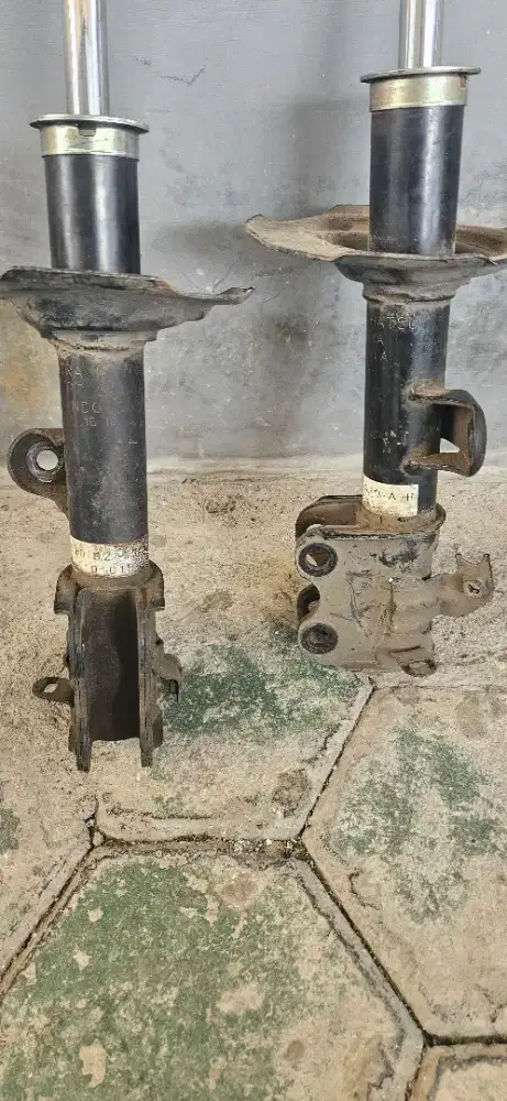 Shock breaker depan Avanza