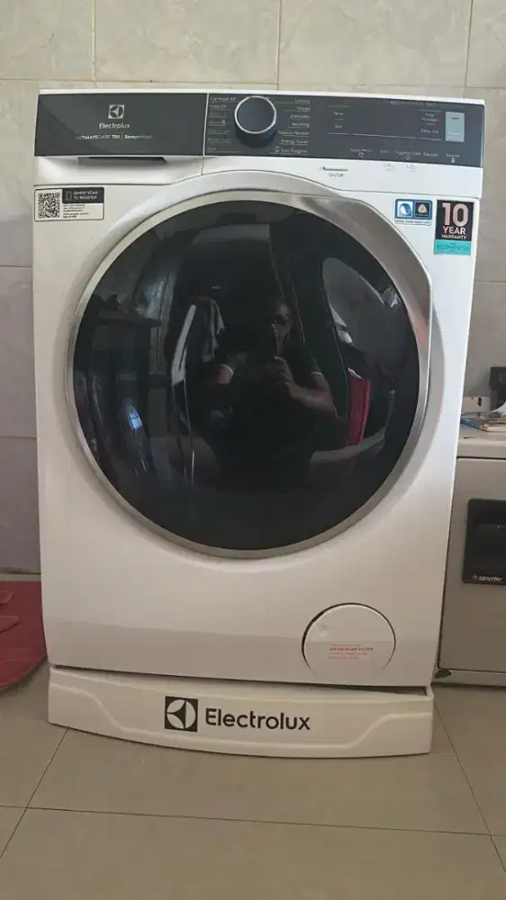 Mesin cuci Electrolux Ultimatecare 700/sensor wash eco inverter 11 kg