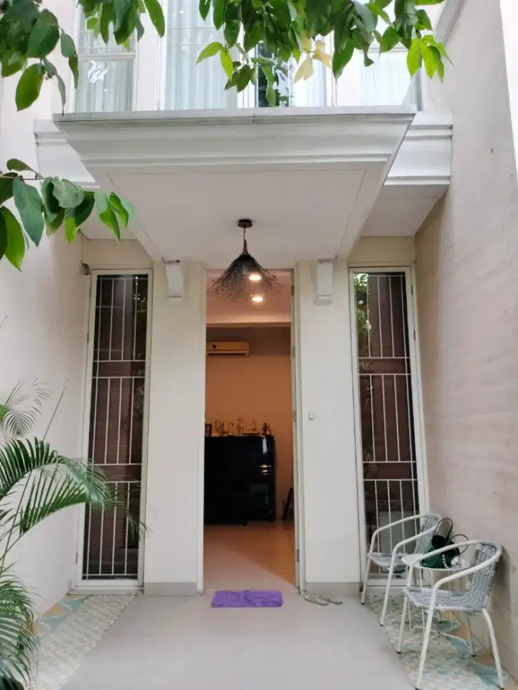 Dijual rumah full furnish, Pakuwon indah the mansion