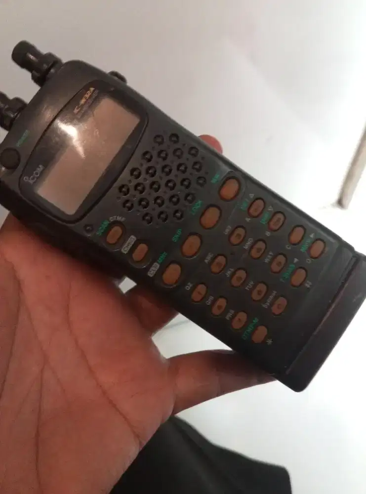 HT ICom Kondisi Minus Batangan.Anggap aja Jual Bahan