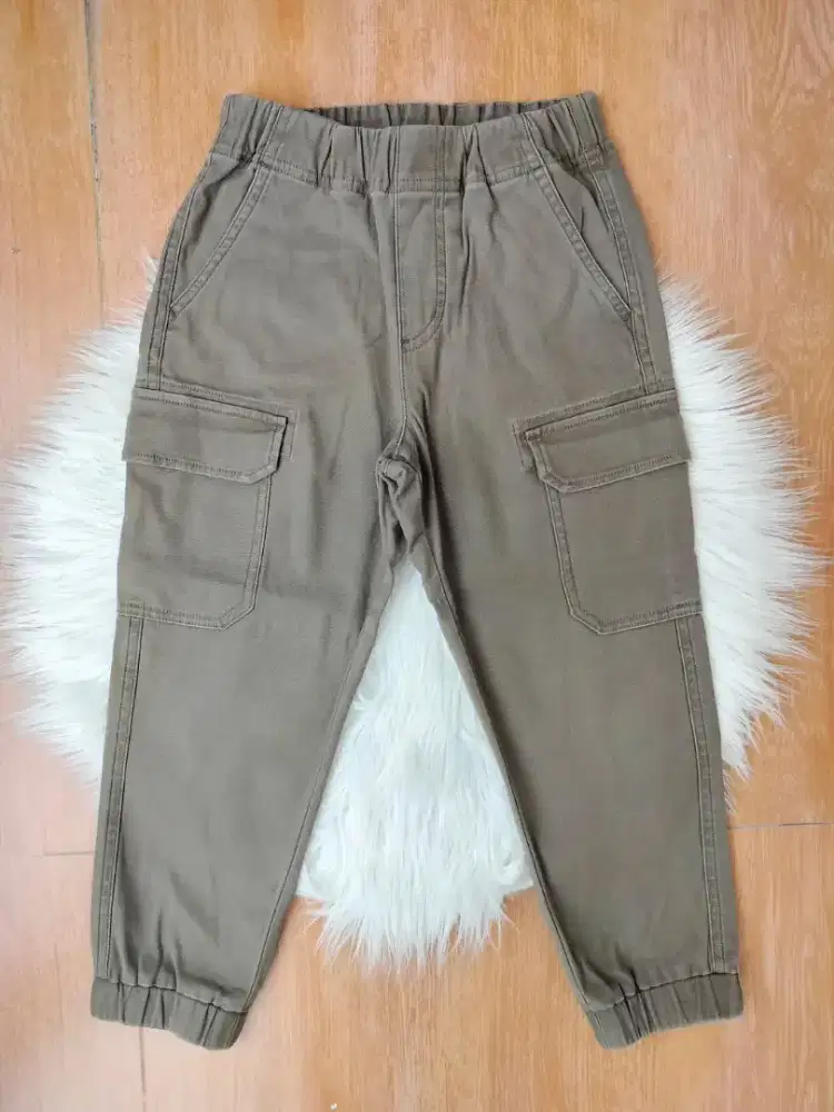 Celana cargo UNIQLO army