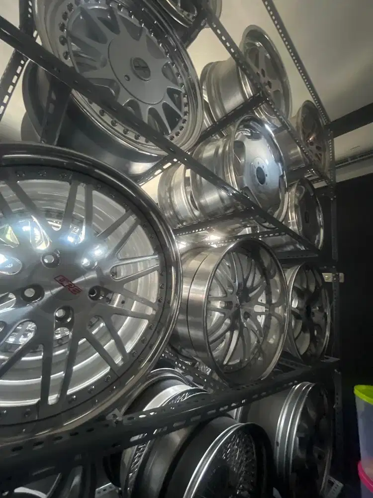 Dicari helper bengkel