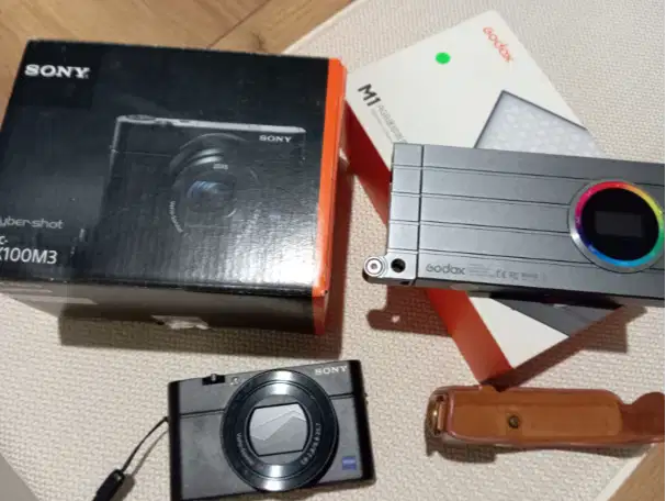 SONY RX100 M3 dan GODOX M1 Rgb