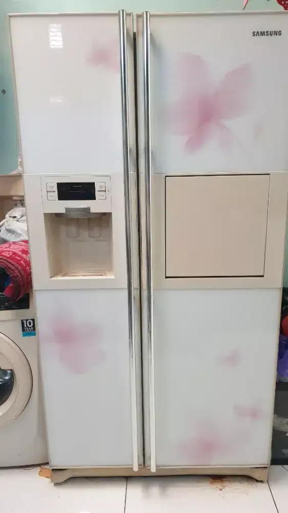 Di Jual kulkas bekas, mesin masih bagus