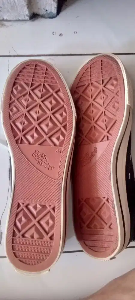 sepatu converse merk warior size 41