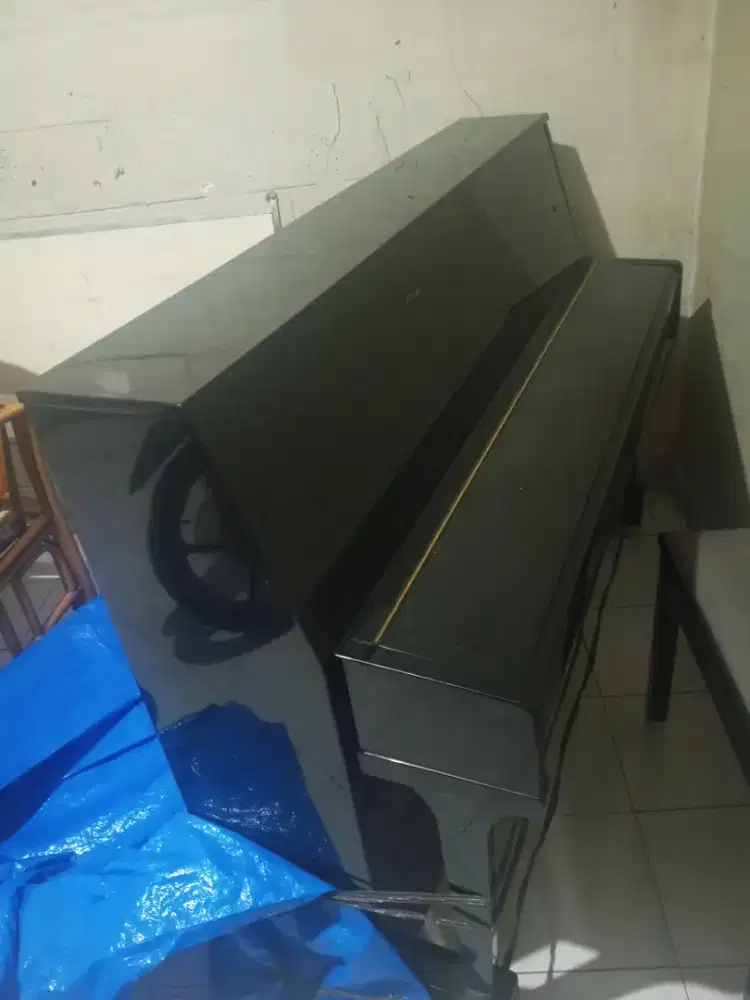 Piano upright merek YAMAHA TYPE LU-110 T-PE