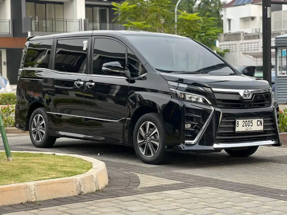 [LOW KM BARANG BAGUS] Toyota Voxy 2.0 AT 2019
