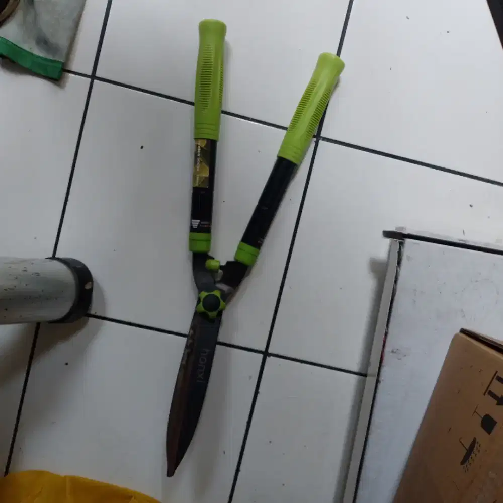 Gunting rumput jumbo