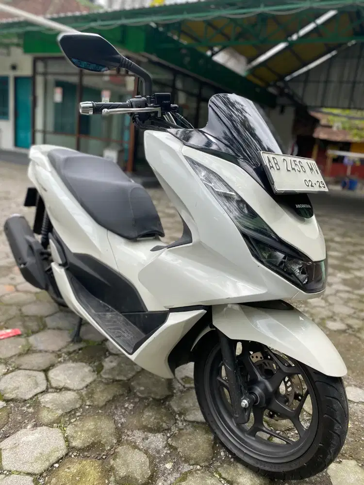 honda pcx 2024 putih