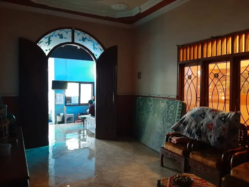 Di Jual Rumah dan Ruang Usaha  pinggir jalan raya di kota Blitar