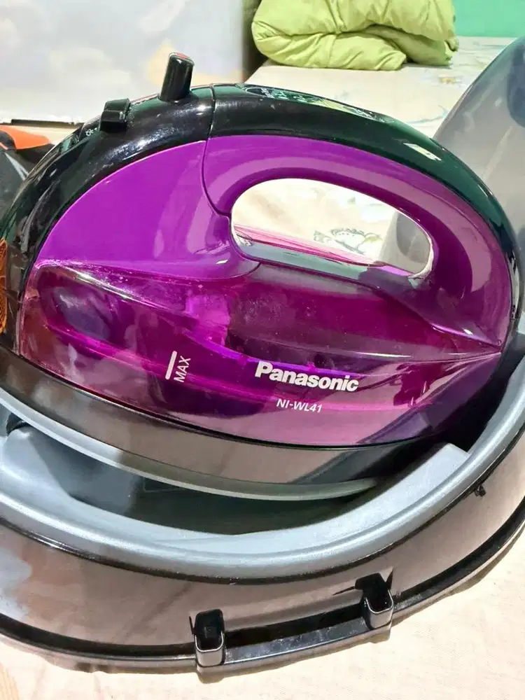 Setrika uap Panasonic NI-WL41 (ungu)