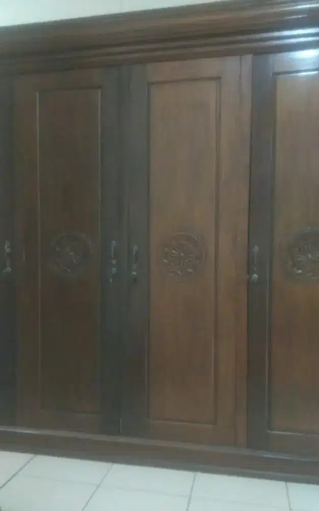 Lemari kayu jati 4 pintu + meja tamu ukiran naga