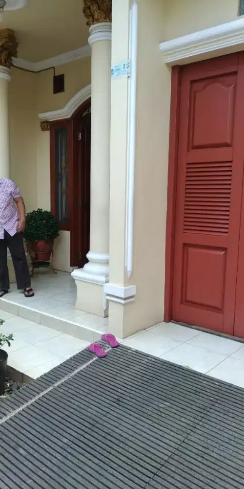 Rumah tengah kota minimalis pinggir jalan