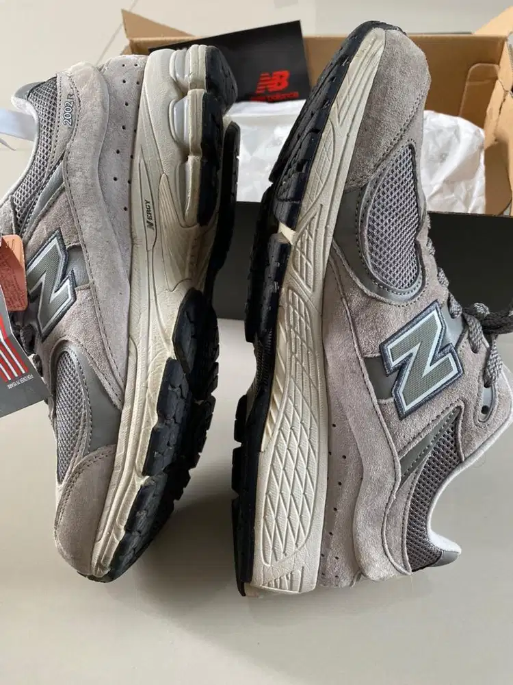 Sepatu New Balance 2002R