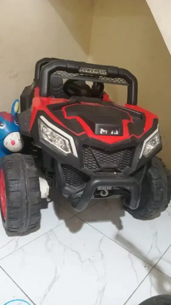 Mainan mobil aki anak.  Ukuran Besar