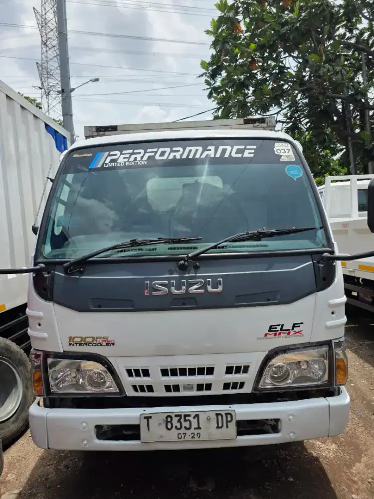 Isuzu nhr 55 box engkel 4ban thn 2013