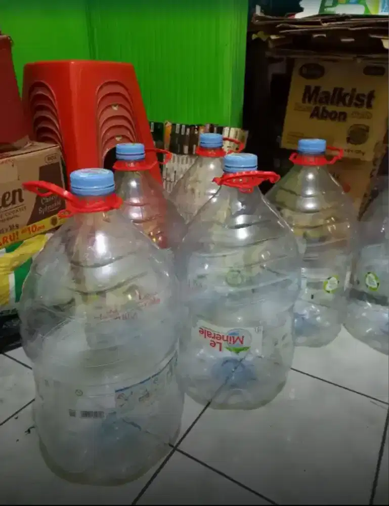 Galon bekas Le Minerale 15 L, lengkap tutup, MULUS, bersih.