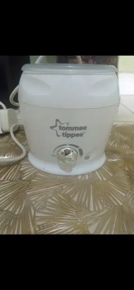 Alat penghangat susu tomee tipee