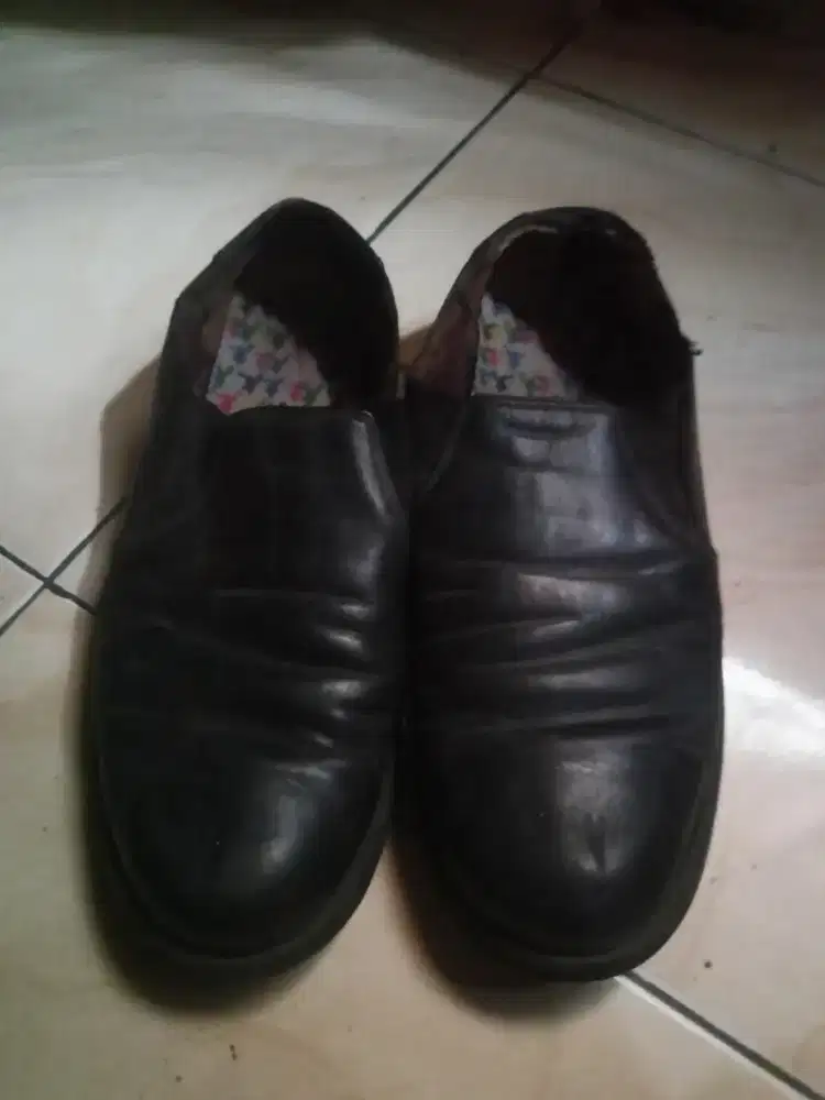 Sepatu Leather Hush Puppies black second branded Original