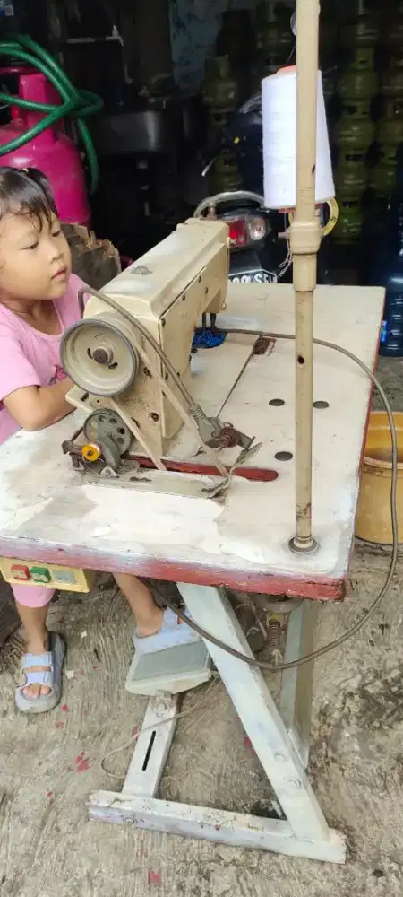 Mesin jahit listrik yamata