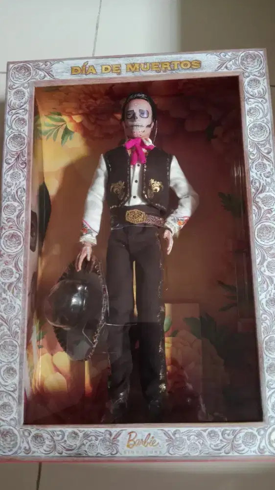 Boneka Barbie cowok dia de muertos