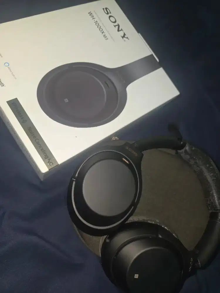Bluetooth headphones Sony WH-1000XM3