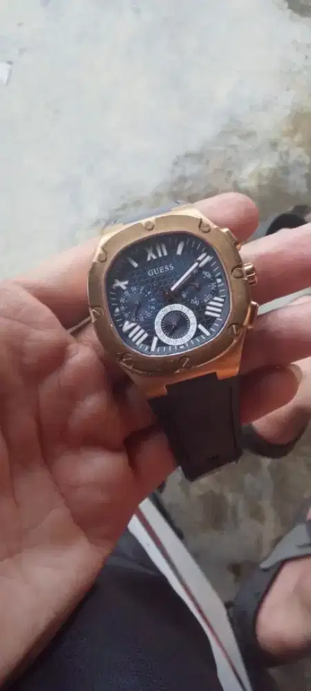 Jam tangan guees