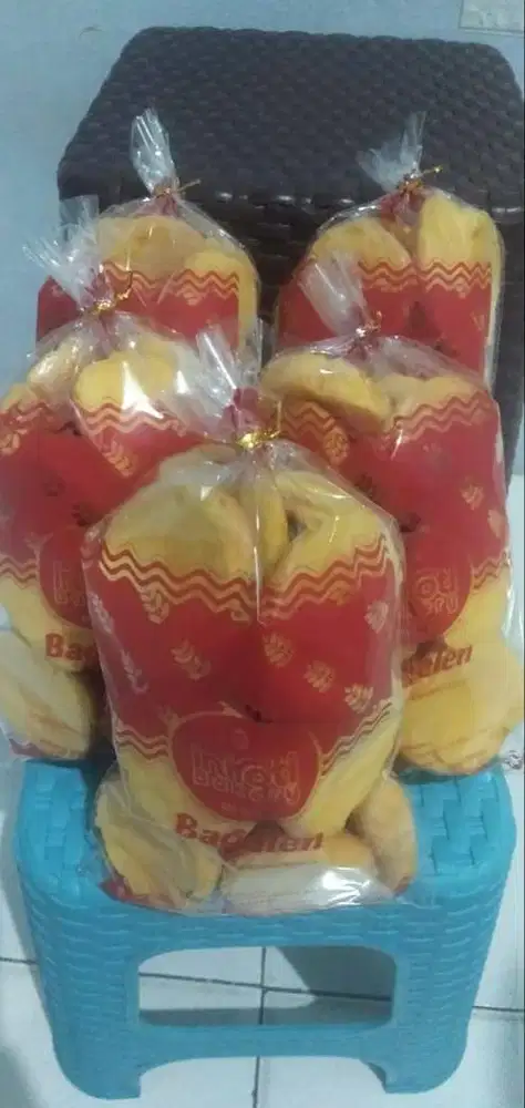 ROTI SISIR DAN ROTI MANIS