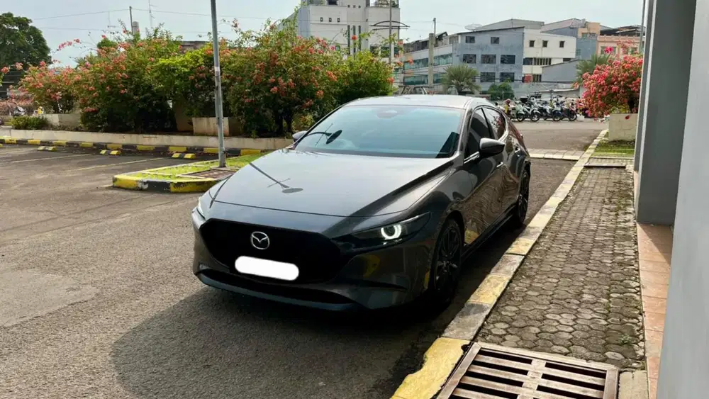 Km7rb mazda 3 hatchback skyactive 2023 pakai 2024 abu sunroof