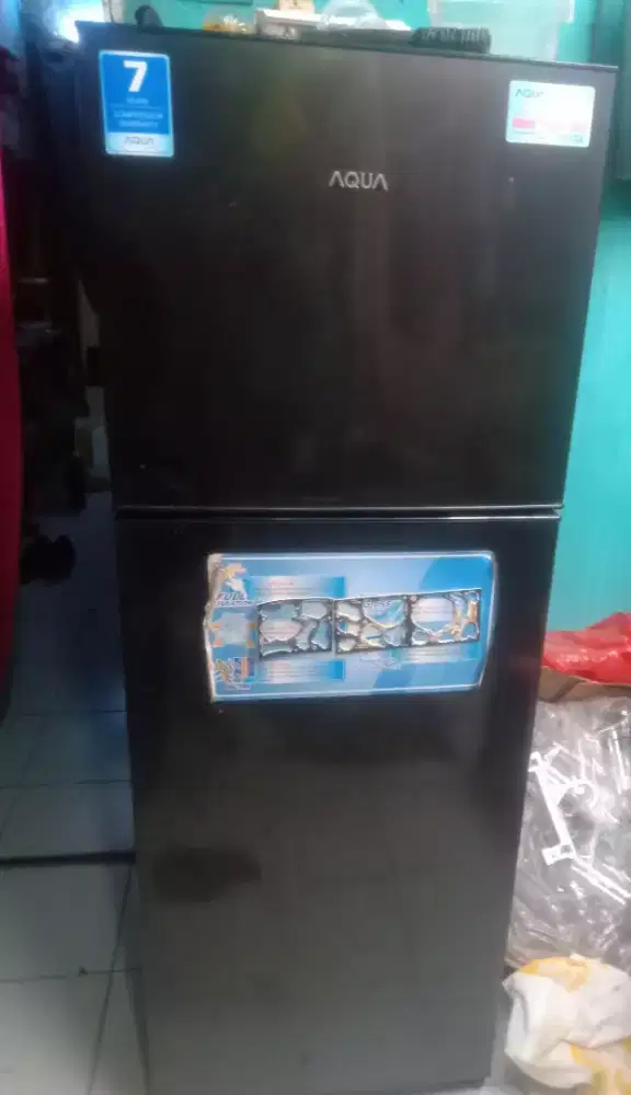 Kulkas 2 pintu merek aqua type D27
