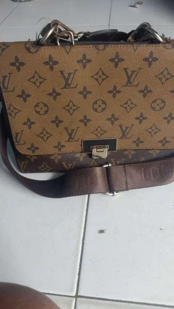Di jual aja tas LV asli