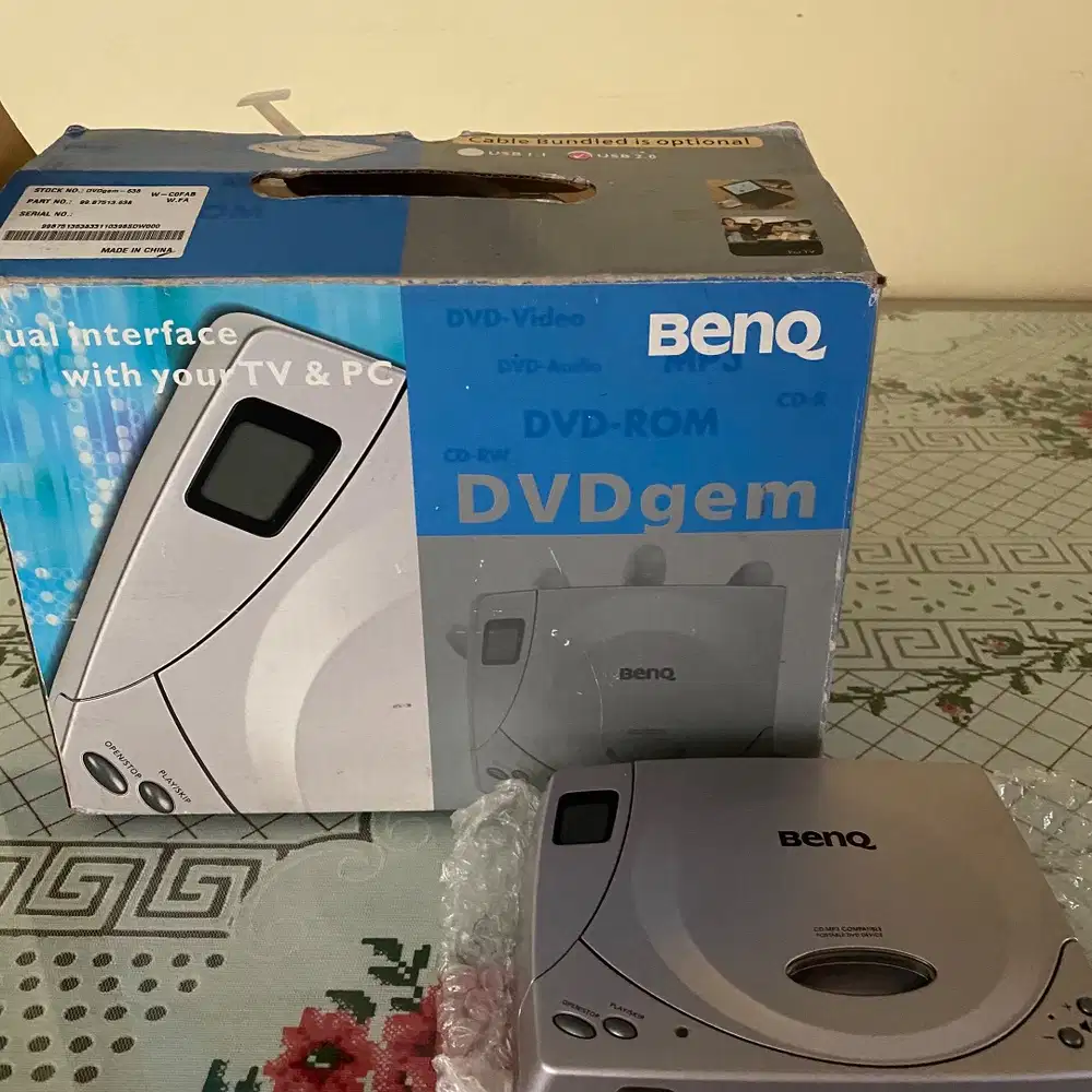 Dvd player portable benq. Bisa dibawa
