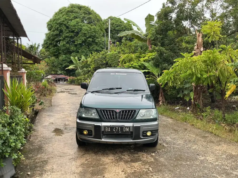 Kuda grandia 2003 bensin MT