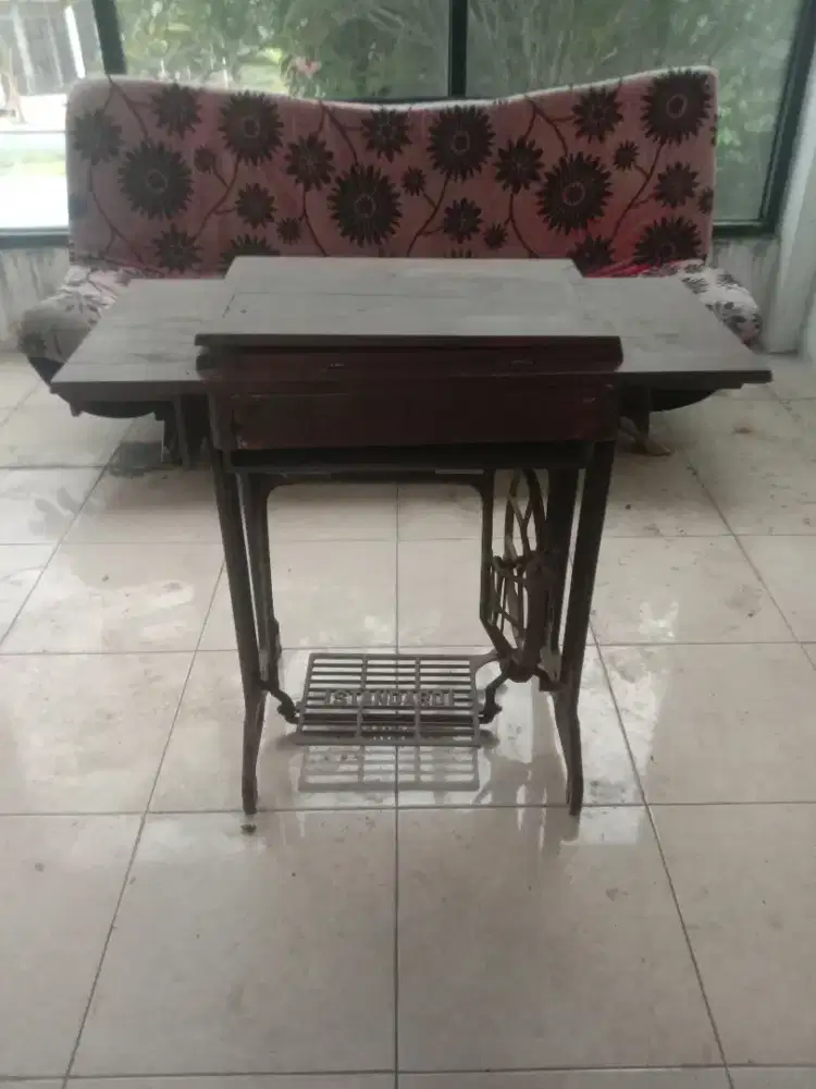 Meja Mesin Jahit