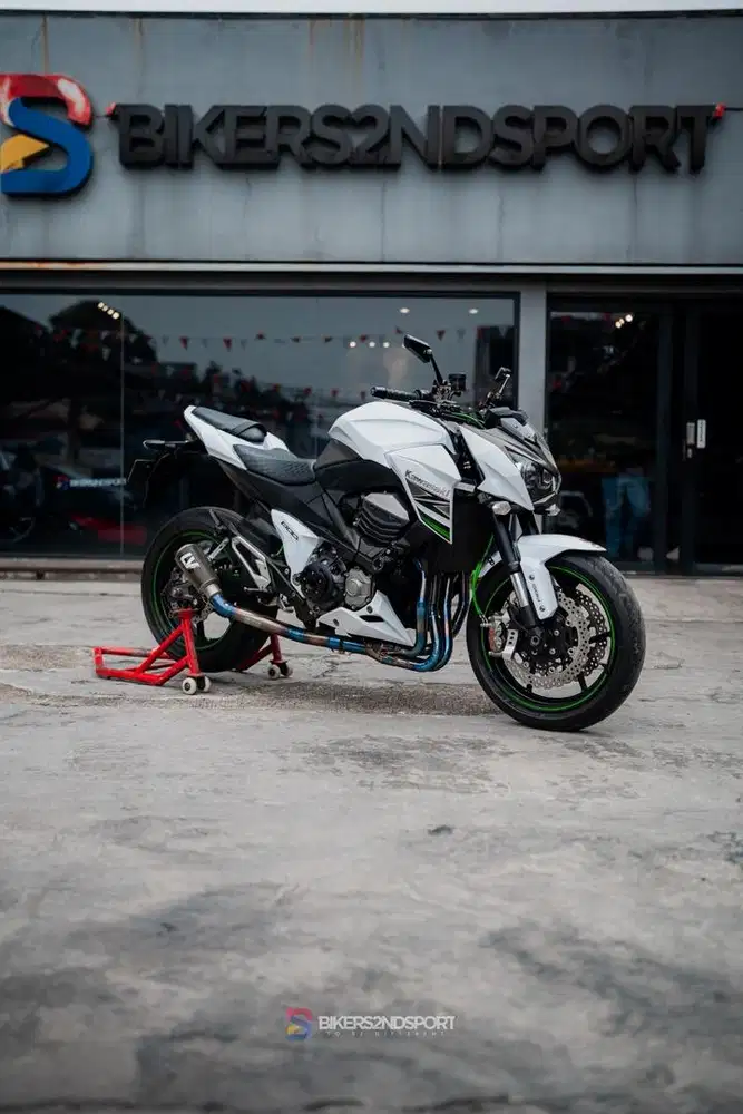 KAWASAKI Z800 WHITE (RARE COLOR) 2013