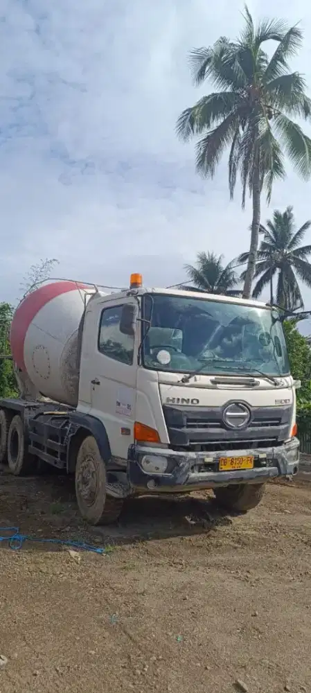 Truck mixer Hino lohan tahun 2016